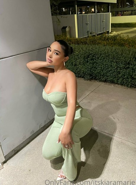itskiaramarie onlyfans nude tits