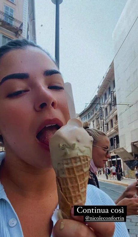 Anna Rebellato ass onlyfans