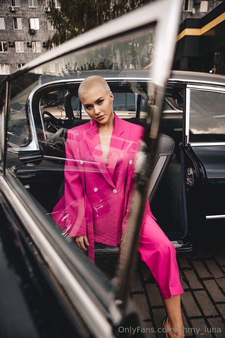 ohmy luna only fans pic