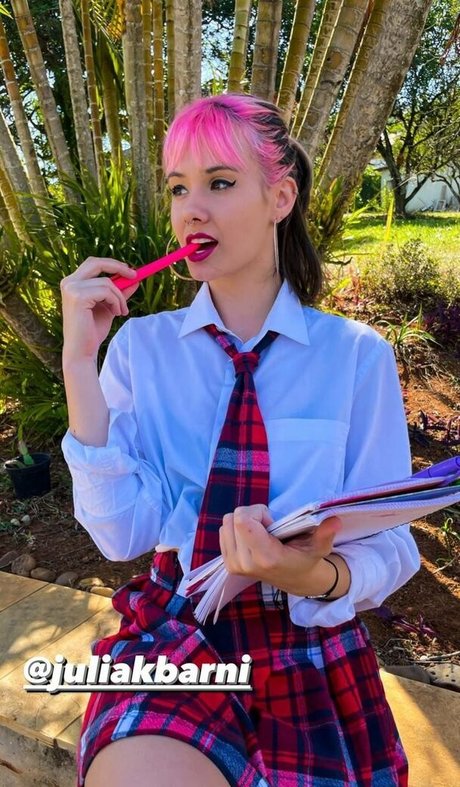 Julia K Barni feet onlyfans