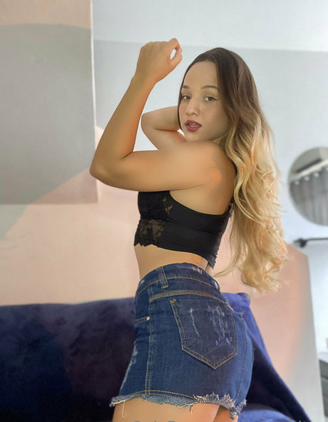 miawhitez onlyfans leakes