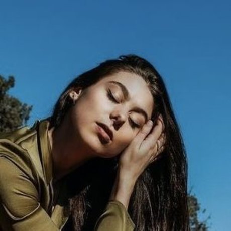 Kira Kosarin onlyfans creator