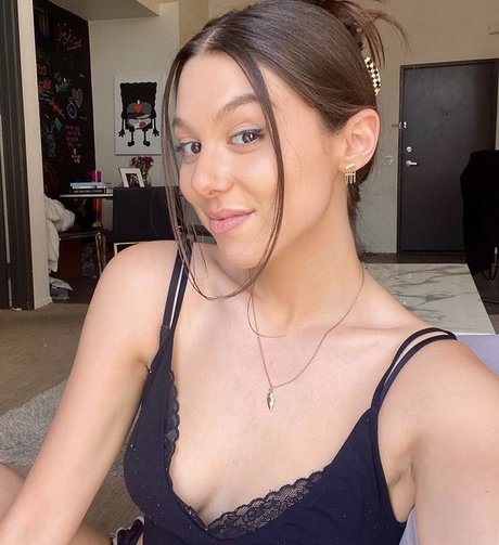 Kira Kosarin onlyfans images