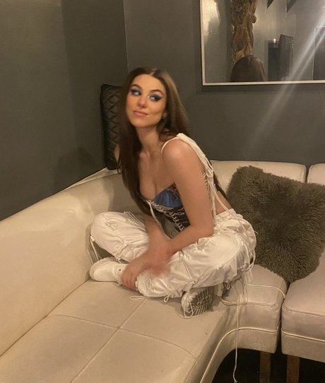 Kira Kosarin onlyfans nude pictures