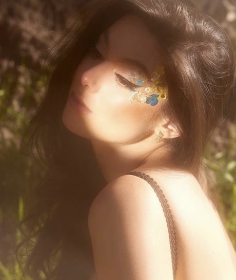 Kira Kosarin topless onlyfans