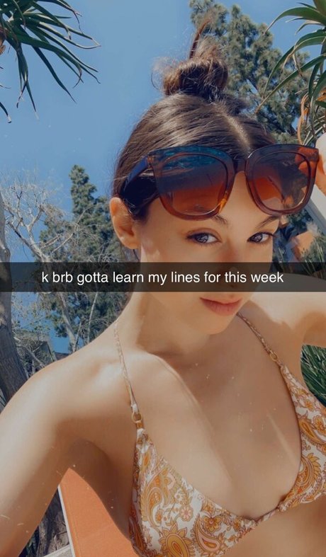 Kira Kosarin onlyfans nude