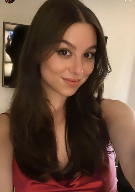 Kira Kosarin onlyfans leakes