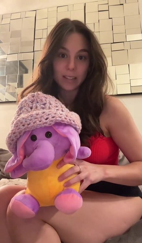 Kira Kosarin free only fans