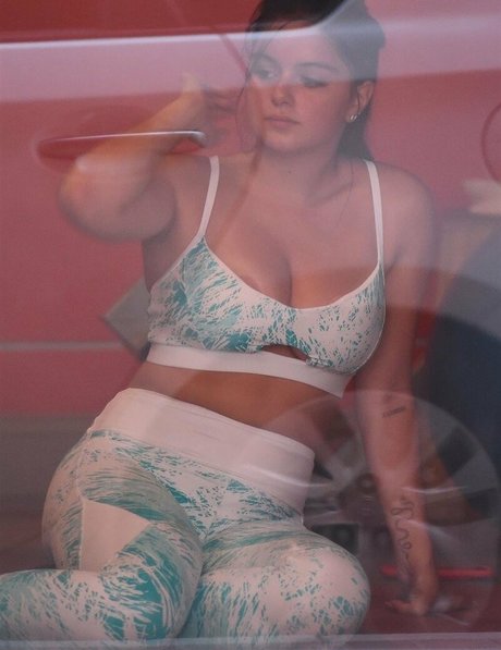 Ariel Winter Profile pic