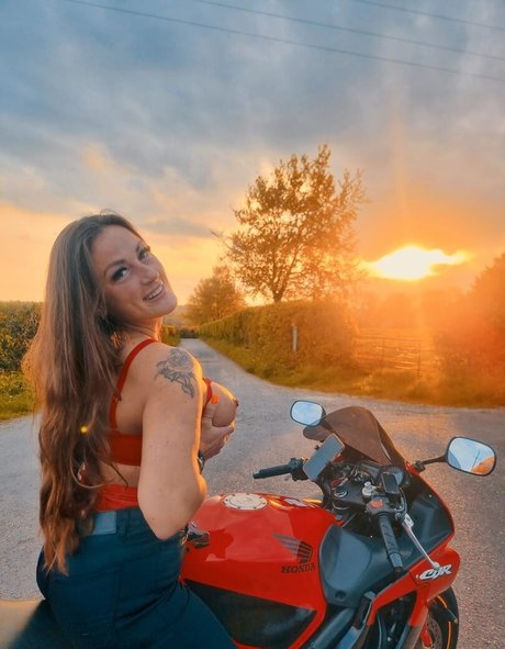 Leandra s Wonderland only fans nude leaks