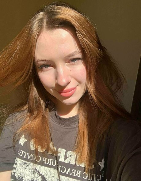 juliablomyyyy onlyfans content type