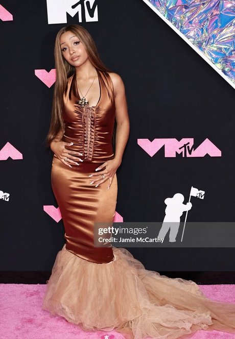 PinkPantheress onlyfans naked