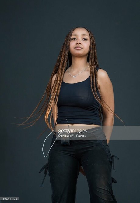 PinkPantheress onlyfans images