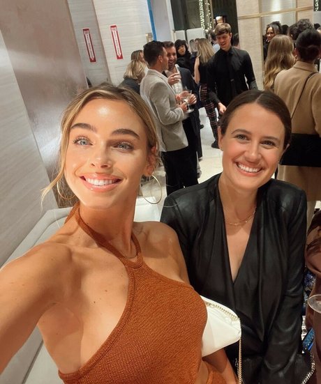 Elizabeth Turner onlyfans model images