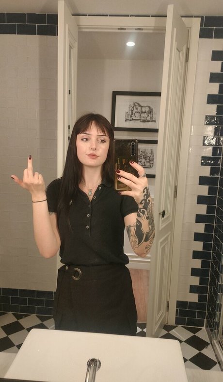 missdellavigne boobs onlyfans