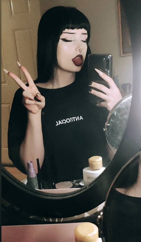 missdellavigne nude onlyfans porn