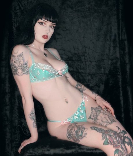 missdellavigne free onlyfans