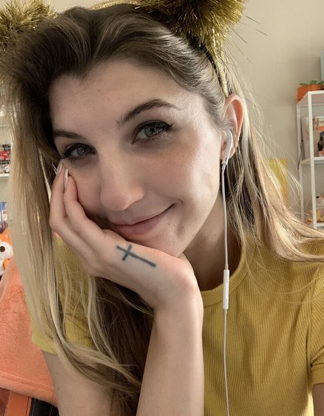 FrivolousFox ASMR onlyfans leaks