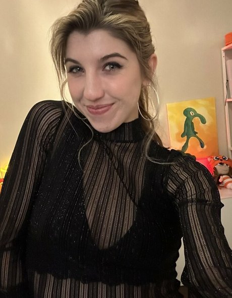 FrivolousFox ASMR feet onlyfans