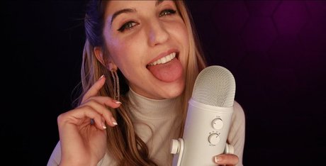 FrivolousFox ASMR onlyfans leams