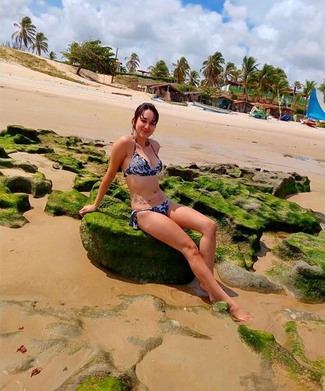 _leticialopes10 onlyfans leaked tits