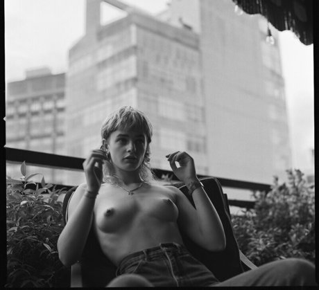 Esther Rose McGregor onlyfans model photo