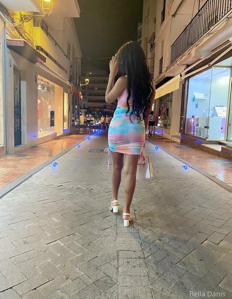 bellapussy25 onlyfans model photo