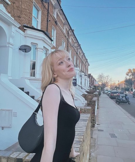 Amybeth McNulty onlyfans leak ass