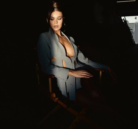 Hailee Steinfeld nude onlyfans leak