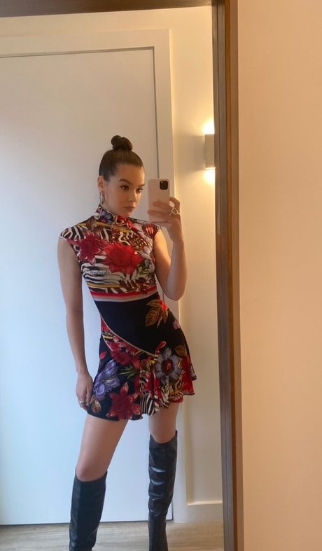 Hailee Steinfeld onlyfans mega