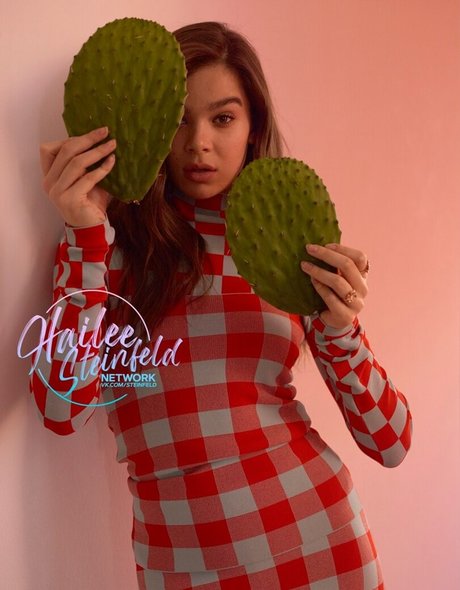 Hailee Steinfeld naked onlyfans pics