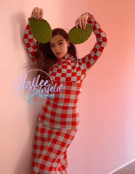 Hailee Steinfeld naked onlyfans leak