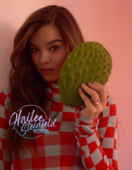 Hailee Steinfeld leaks onlyfans