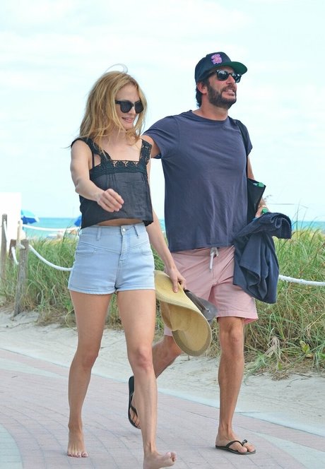 Heather Graham onlyfans picture