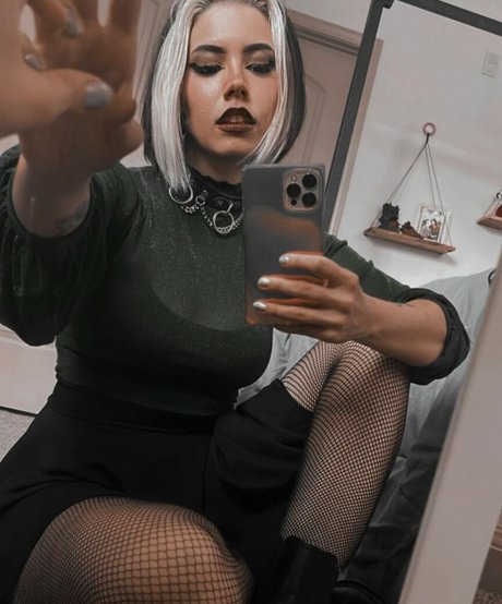 Luna Bloom onlyfans ass