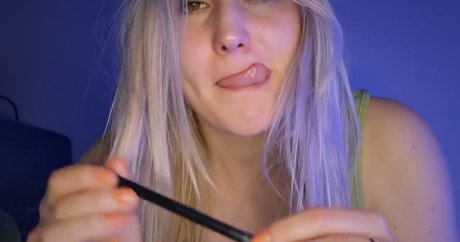 ASMR Shortbread onlyfans model photo