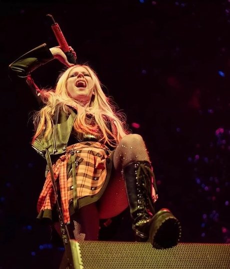 Avril Lavigne nudes onlyfans