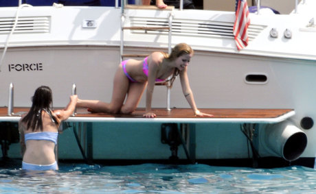 Avril Lavigne free only fans