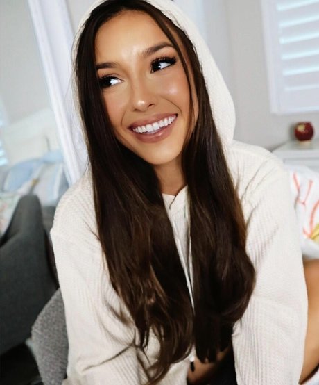 Taylor Alesia Profile pic