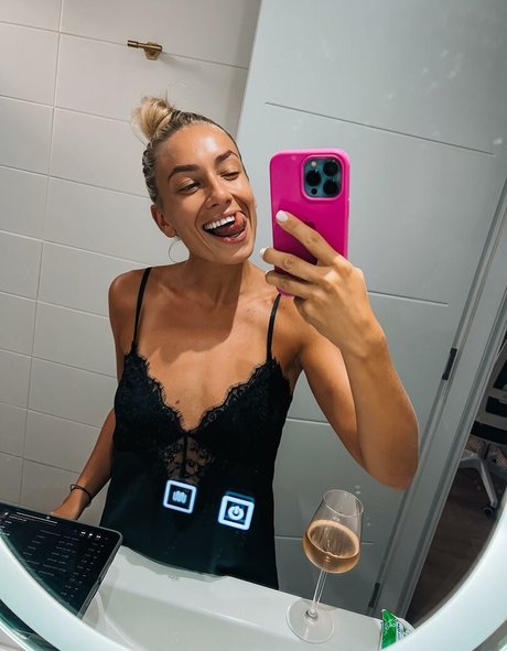 Amy Love onlyfans nude leak