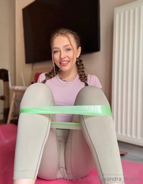 Alexandra Wayne onlyfans public photos