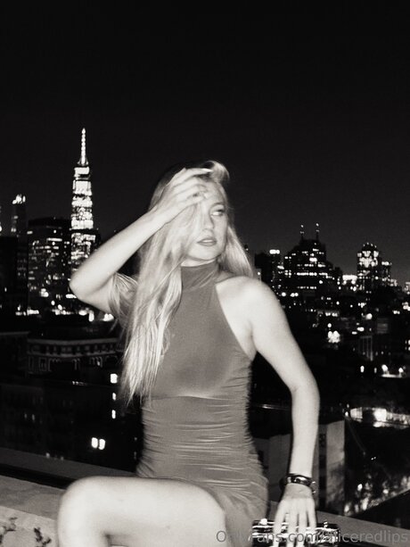 Aliceredlips onlyfans boobs