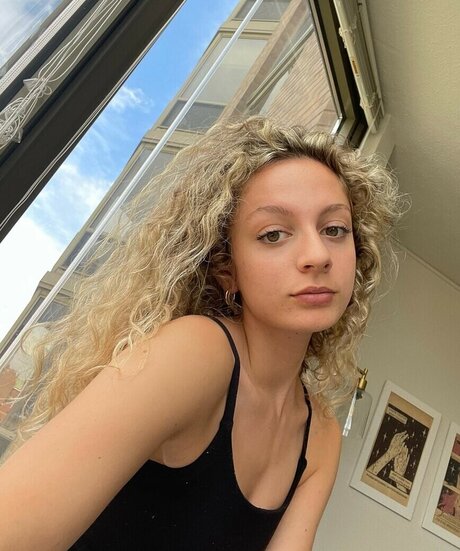 Julia Dicesare onlyfans.