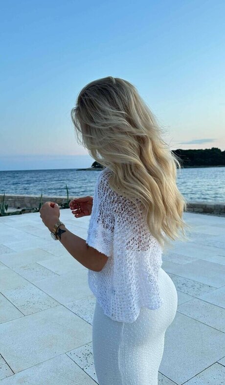 Brynhildurgunnlaugs onlyfans model images