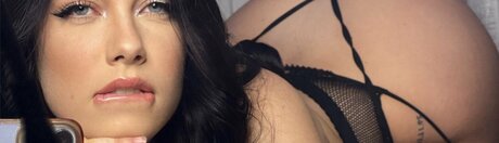 Yenay Agenjo onlyfans strip tease