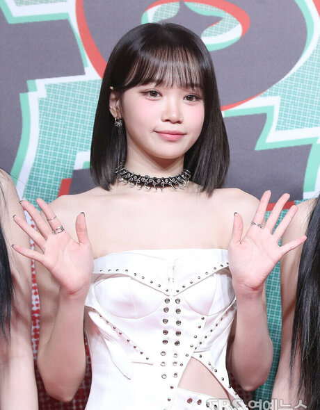 Kim Chaewon boobs onlyfans