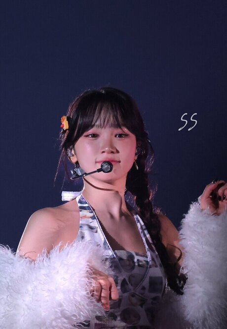 Kim Chaewon onlyfans nudes leak