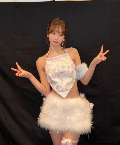 Kim Chaewon leaked nudes onlyfans