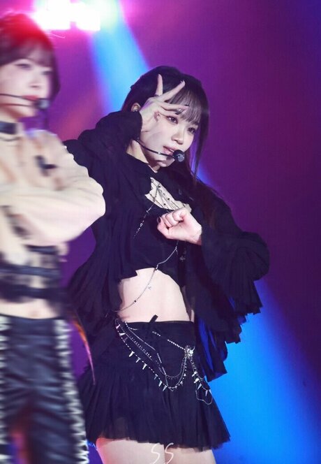 Kim Chaewon sextape onlyfans