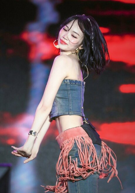 Kim Chaewon onlyfans naked leaks